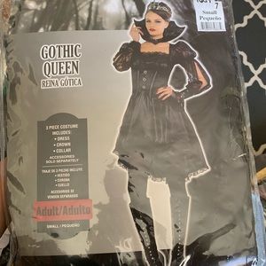 Gothic Queen Women’s Halloween Costume